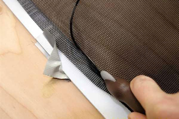 Sửa cửa lưới chống muỗi đơn giản tại nhà